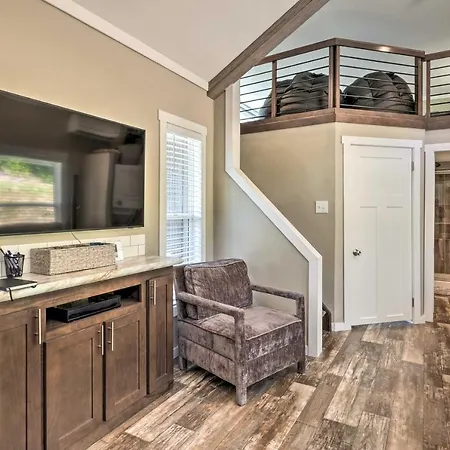 Branson Tiny Home On 52 Acres With Private Lake!